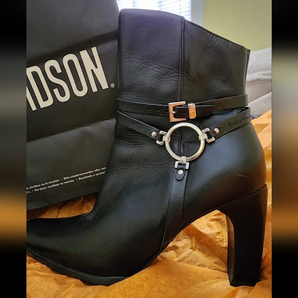 Harley-Davidson Black Leather Boots with nice Heel